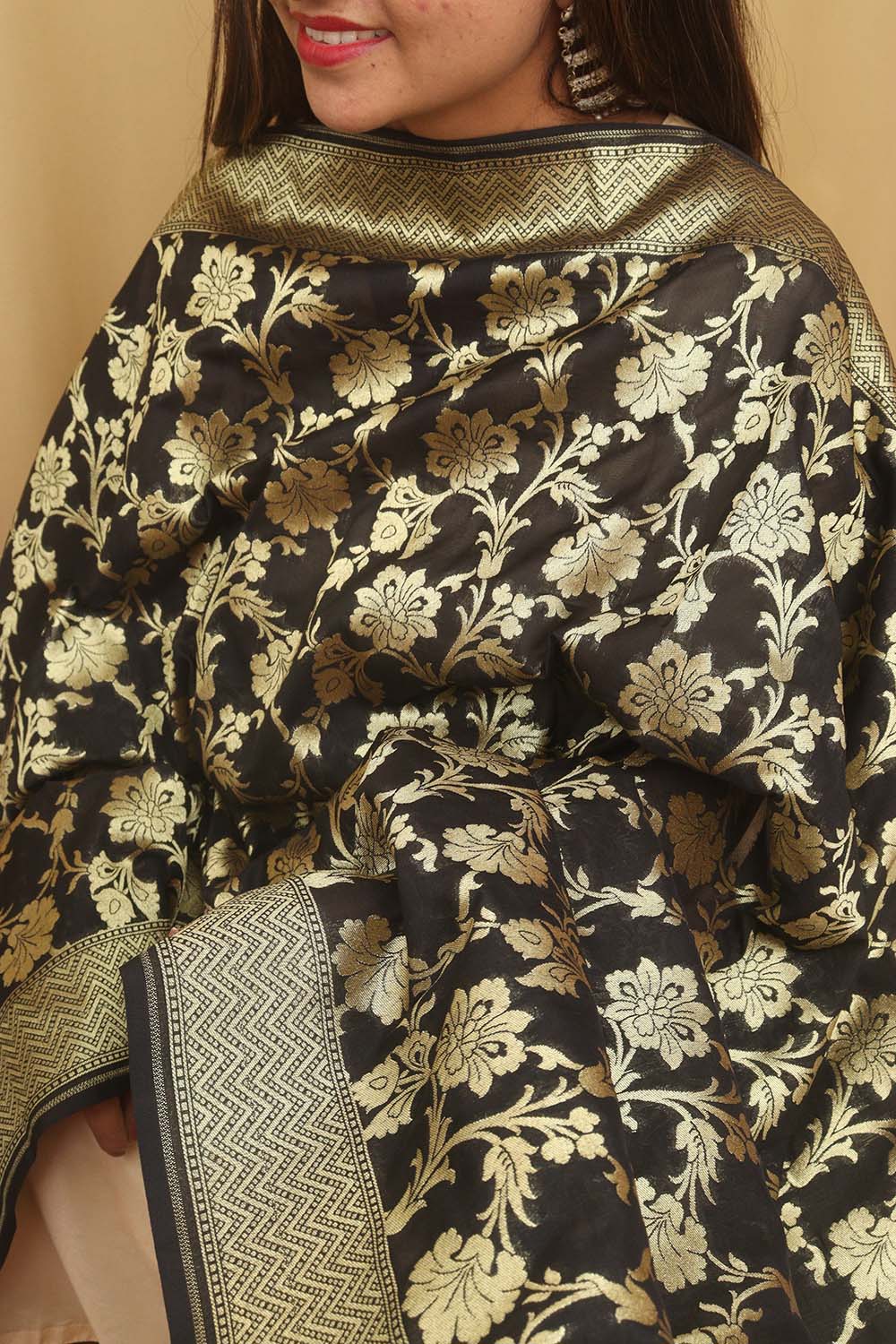 Black Banarasi Silk Dupatta - Luxurion World