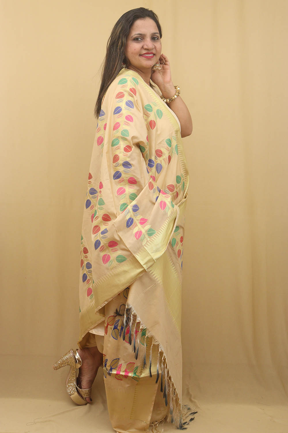Ethnic Charm: Cream Banarasi Silk Meenakari Dupatta for Stunning Style - Luxurion World