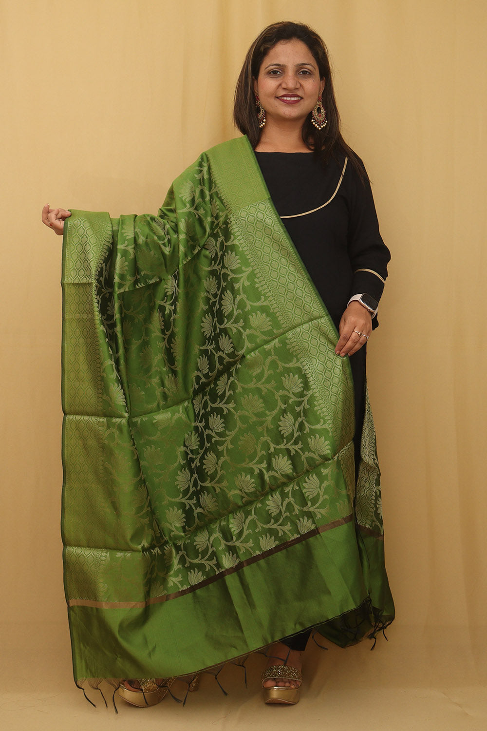 Stylish Green Banarasi Cotton Silk Dupatta for Ethnic Charm - Luxurion World