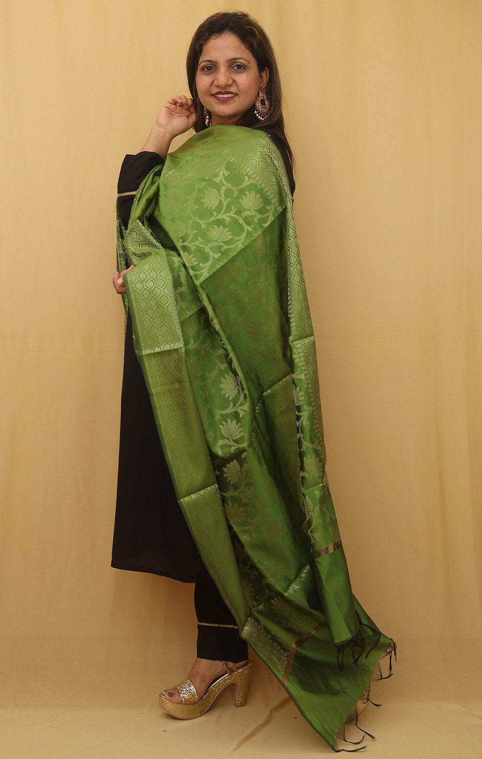 Stylish Green Banarasi Cotton Silk Dupatta for Ethnic Charm - Luxurion World