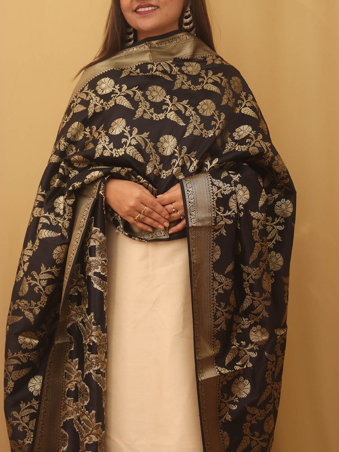 Black Banarasi Silk Dupatta - Luxurion World