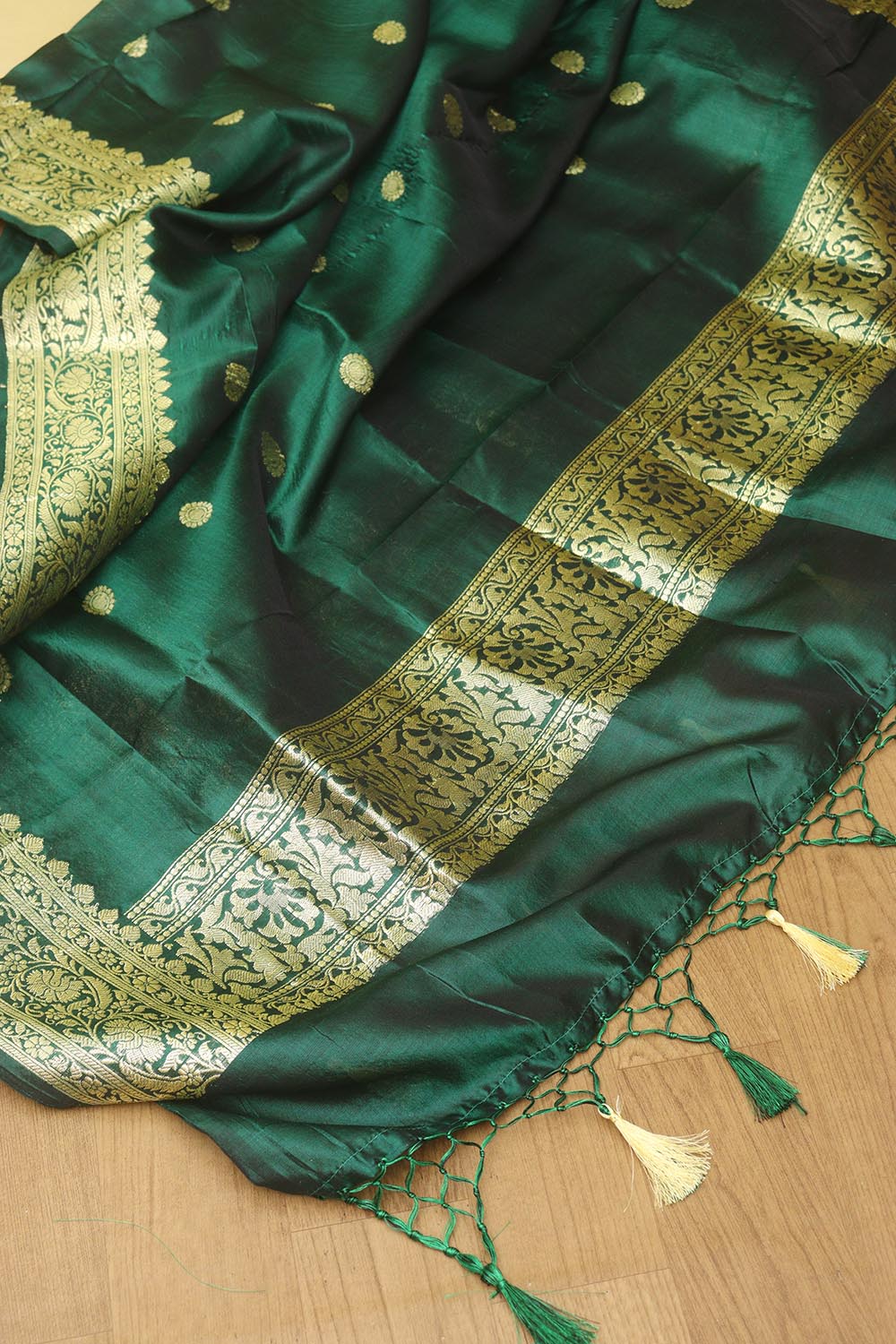 Green Handloom Banarasi Pure Katan Silk Kadwa Dupatta - Luxurion World