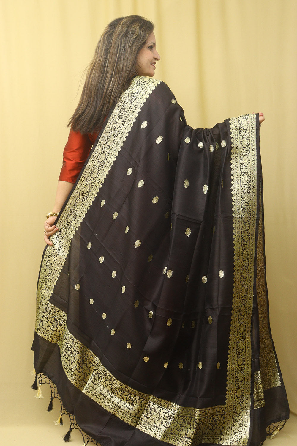 Black Handloom Banarasi Pure Katan Silk Kadwa Dupatta - Luxurion World