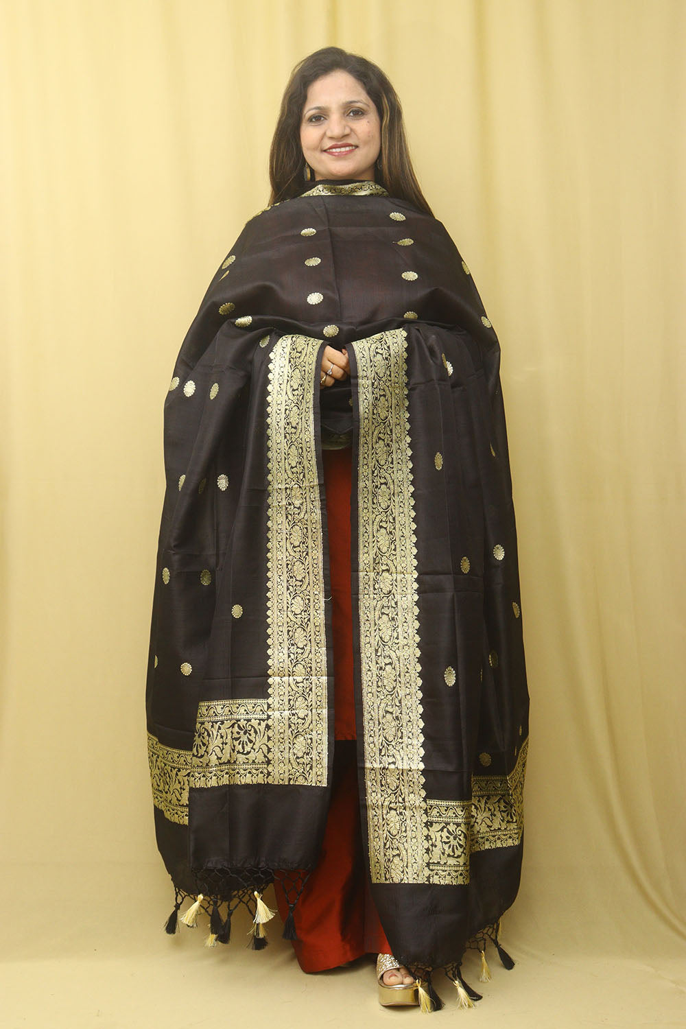 Black Handloom Banarasi Pure Katan Silk Kadwa Dupatta - Luxurion World