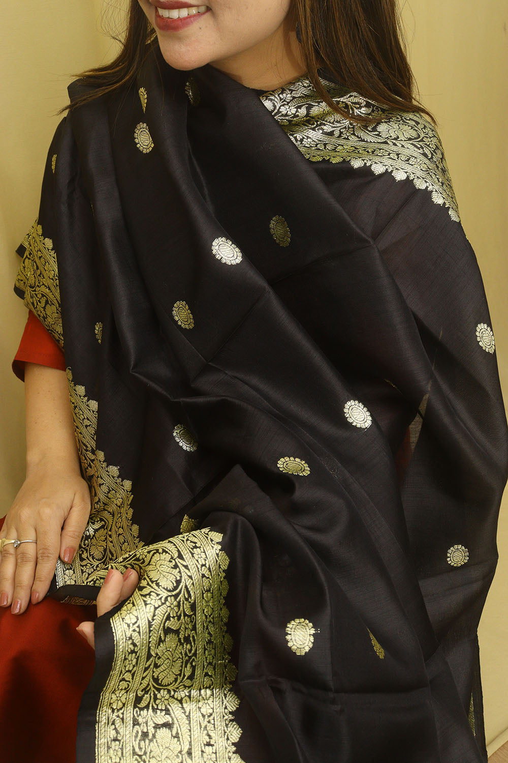 Black Handloom Banarasi Pure Katan Silk Kadwa Dupatta - Luxurion World