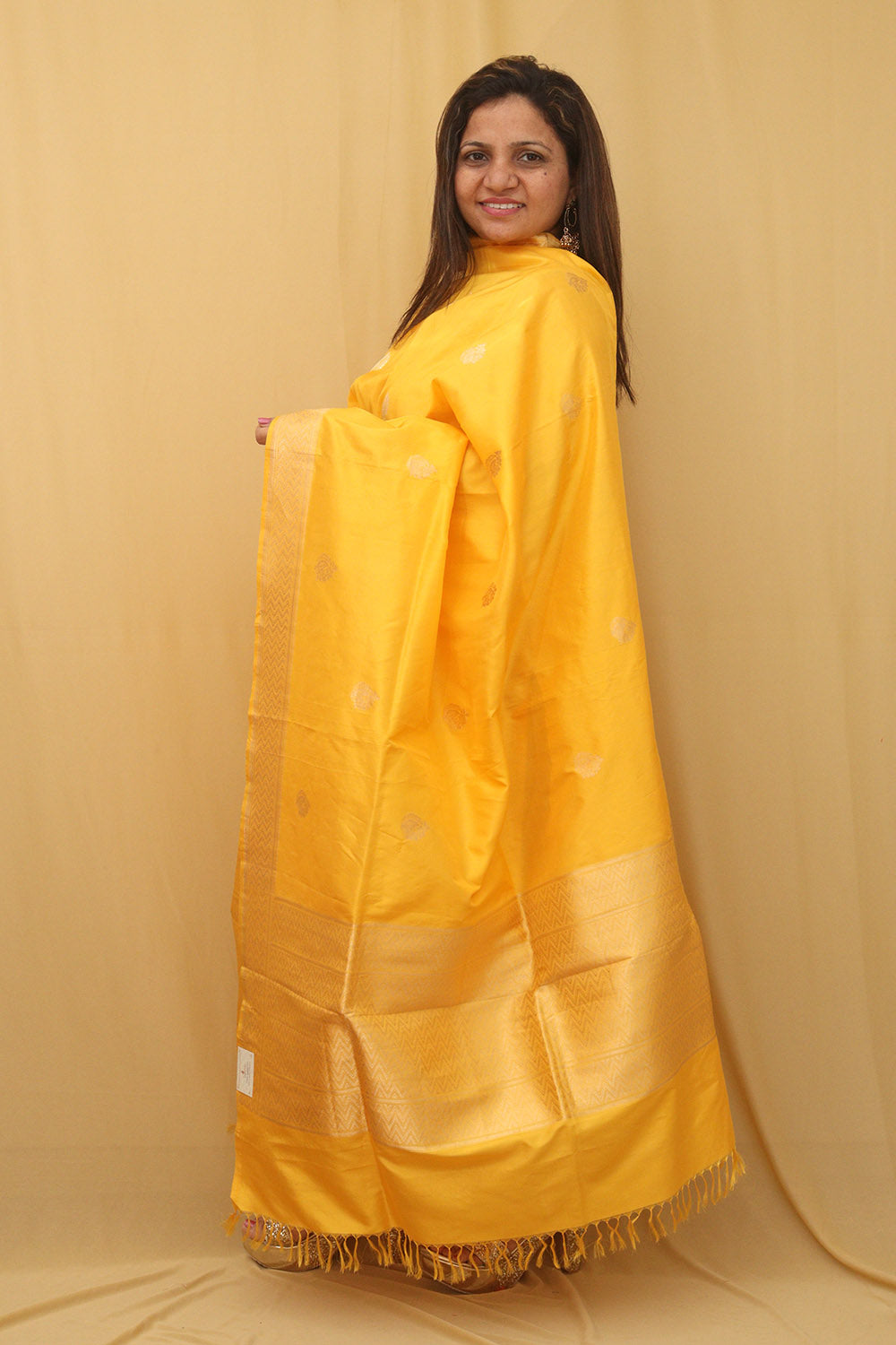 Pure Elegance: Stunning Yellow Handloom Banarasi Katan Silk Dupatta