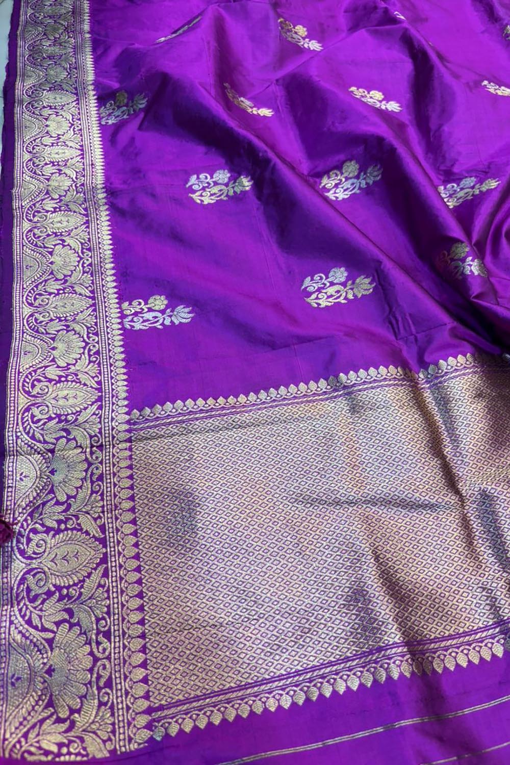 Purple Handloom Banarasi Pure Katan Silk Flower Design Dupatta - Luxurion World