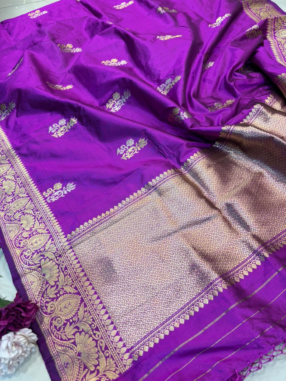 Purple Handloom Banarasi Pure Katan Silk Flower Design Dupatta - Luxurion World
