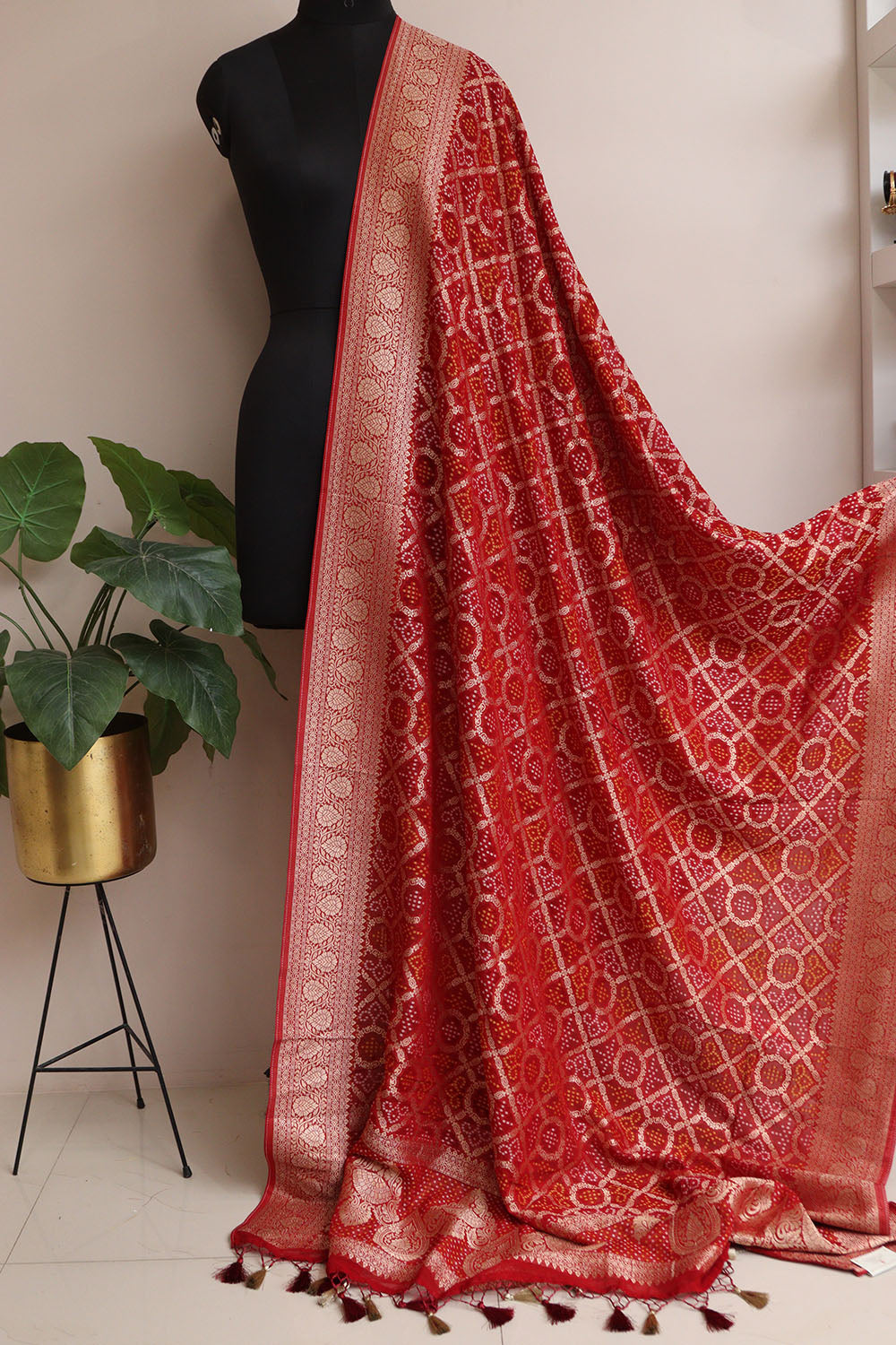 Red Banarasi Bandhani Weaved Georgette Dupatta - Luxurion World