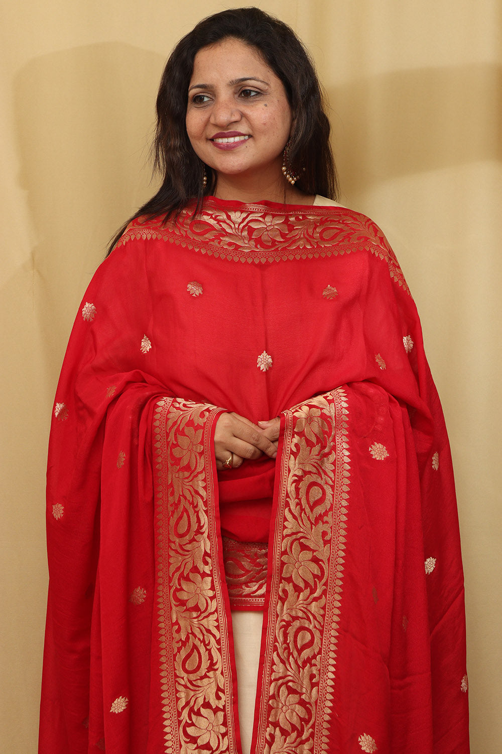 Handloom Banarasi Georgette Dupatta in Red - Luxurion World