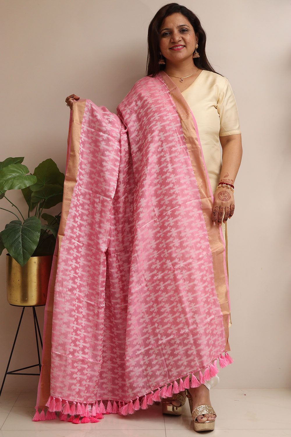 Exquisite Pink Banarasi Handloom Pure Moonga Silk Dupatta - Luxurion World