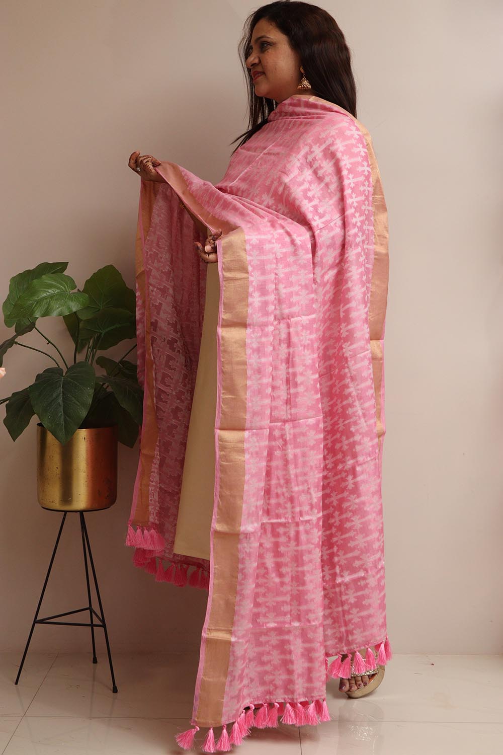 Exquisite Pink Banarasi Handloom Pure Moonga Silk Dupatta - Luxurion World- Crafted Heirlooms