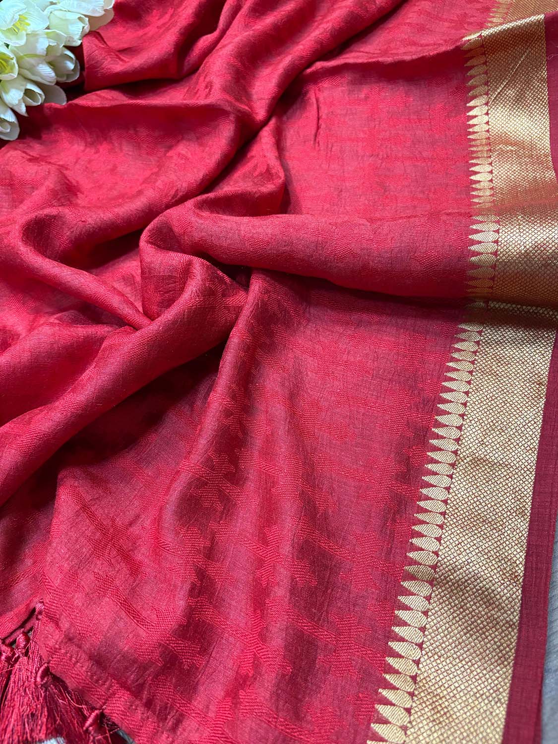 Elegant Red Banarasi Handloom Pure Moonga Silk Dupatta - Luxurion World