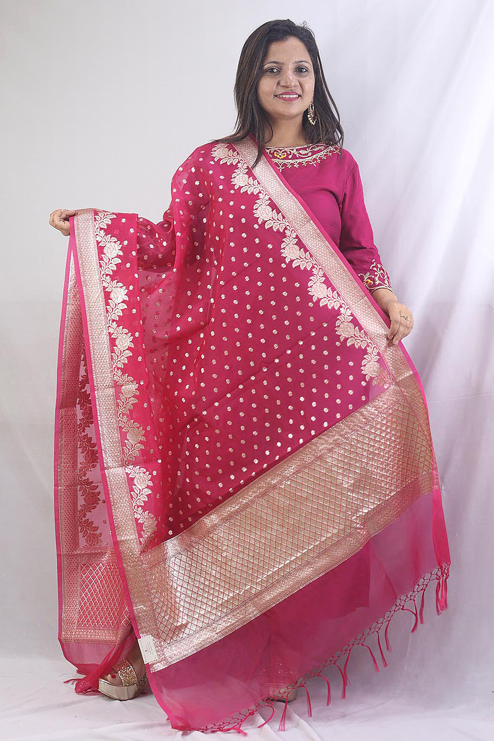 Stunning Pink Banarasi Organza Dupatta - Perfect for Ethnic Attire - Luxurion World