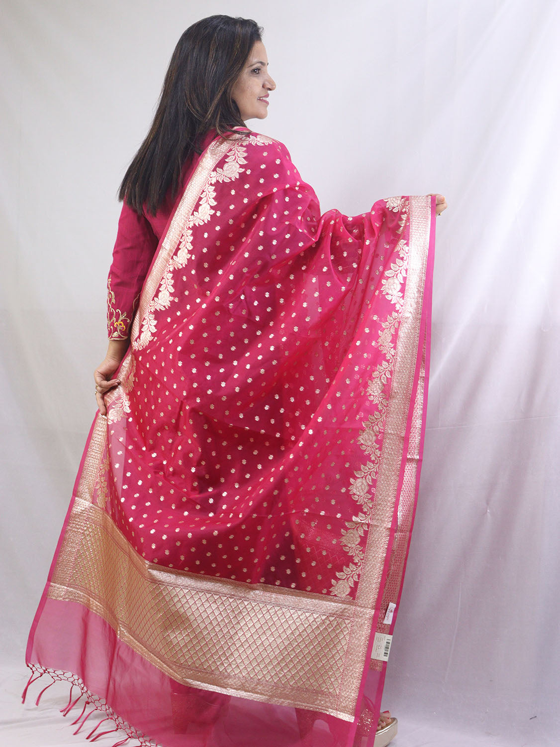 Stunning Pink Banarasi Organza Dupatta - Perfect for Ethnic Attire - Luxurion World