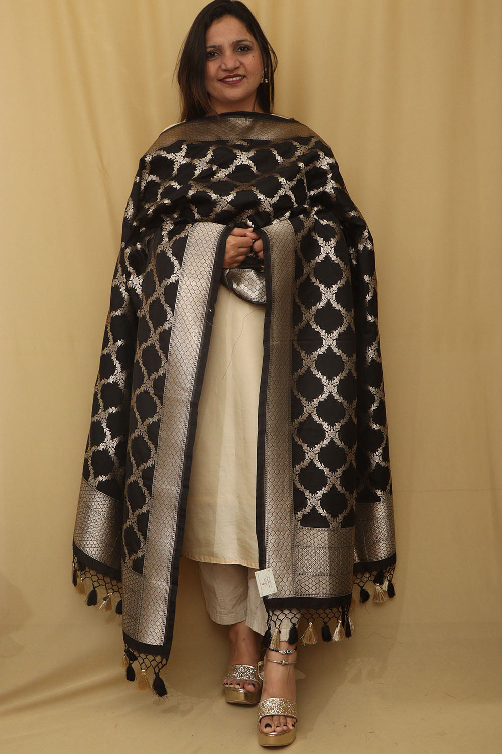 Elegant Black Banarasi Silk Dupatta - Luxurion World