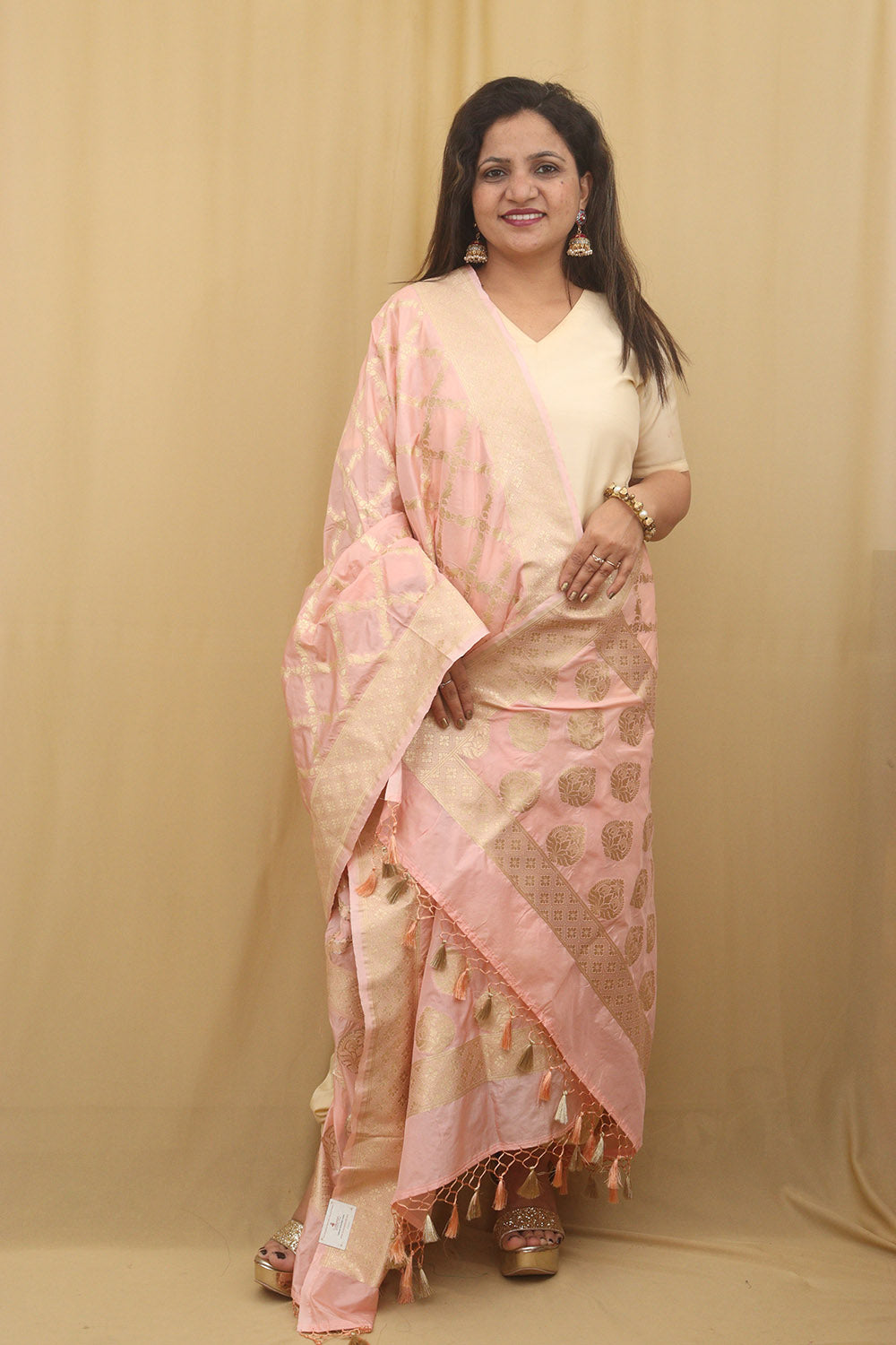 Chic Pink Banarasi Silk Dupatta: Classic Elegance - Luxurion World