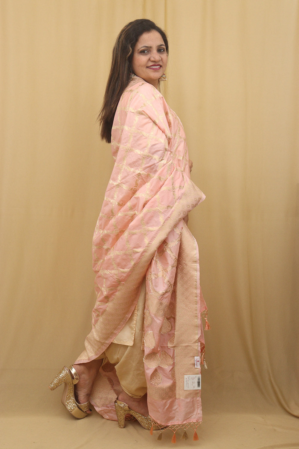Chic Pink Banarasi Silk Dupatta: Classic Elegance - Luxurion World