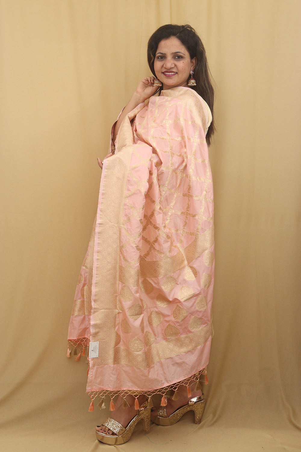 Chic Pink Banarasi Silk Dupatta: Classic Elegance - Luxurion World