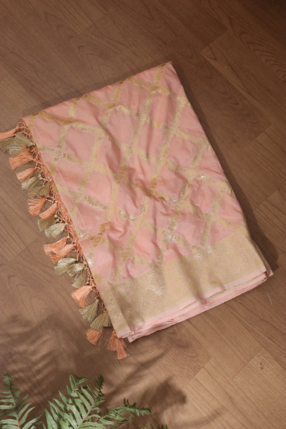 Chic Pink Banarasi Silk Dupatta: Classic Elegance - Luxurion World