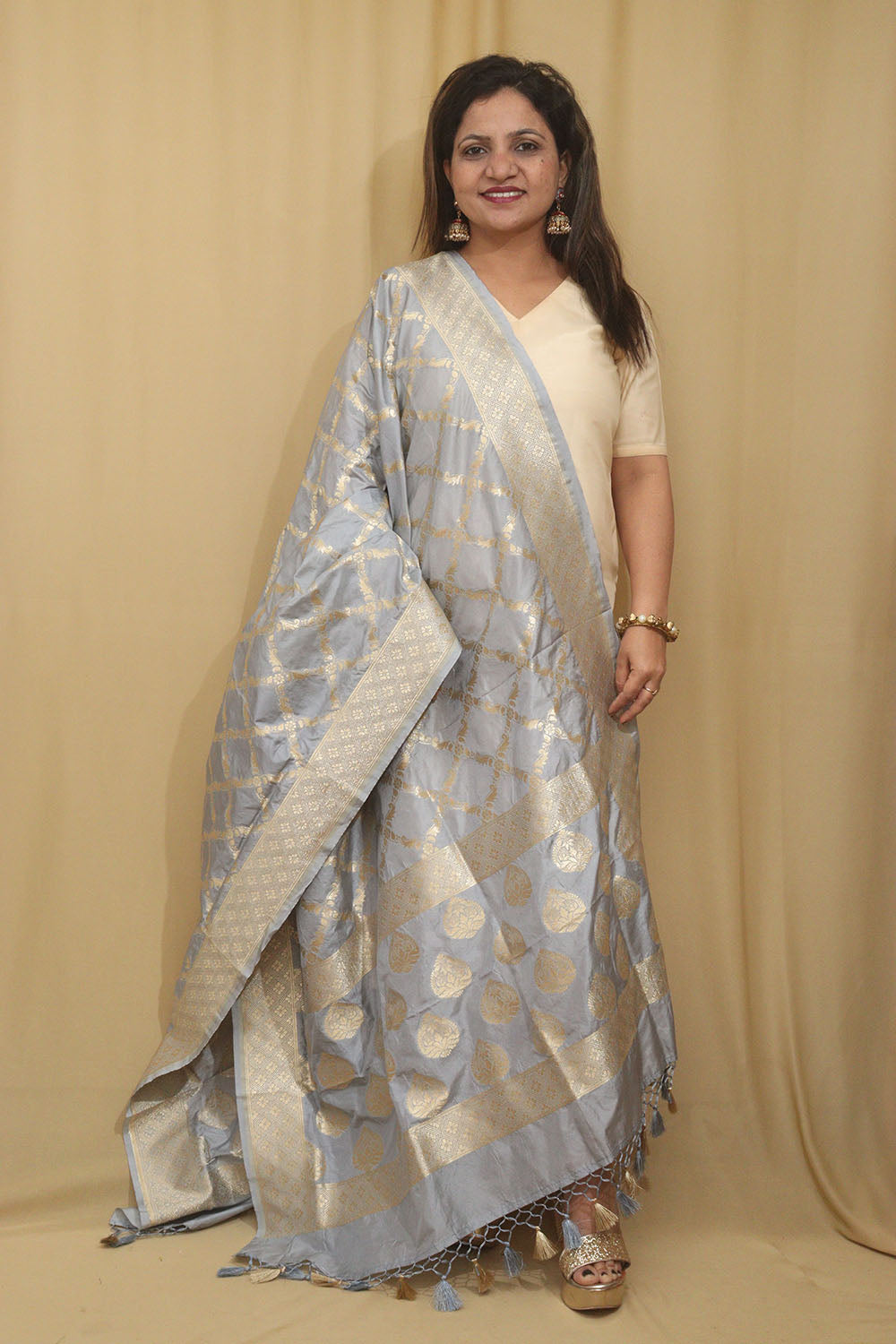 Timeless Beauty: Elegant Grey Banarasi Silk Dupatta - Luxurion World