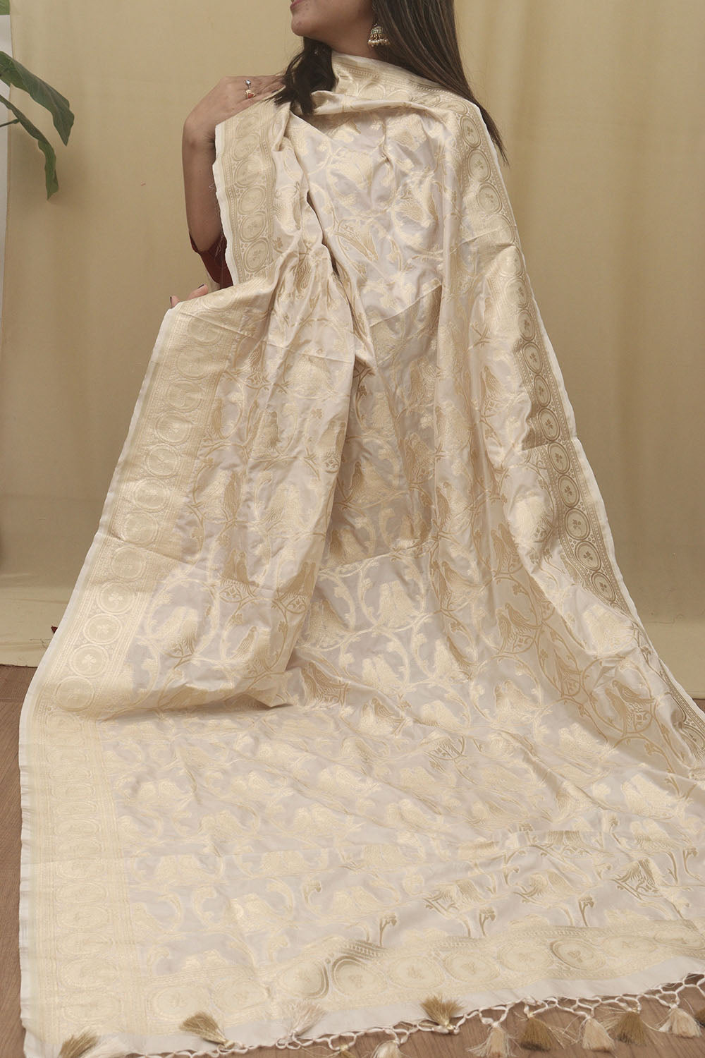 Elegant Parrot Design Dupatta in Pastel Banarasi Silk - Luxurion World