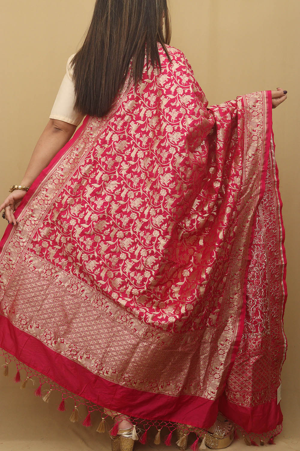 Elegant Pink Banarasi Silk Shikargah Dupatta: A Timeless Masterpiece - Luxurion World