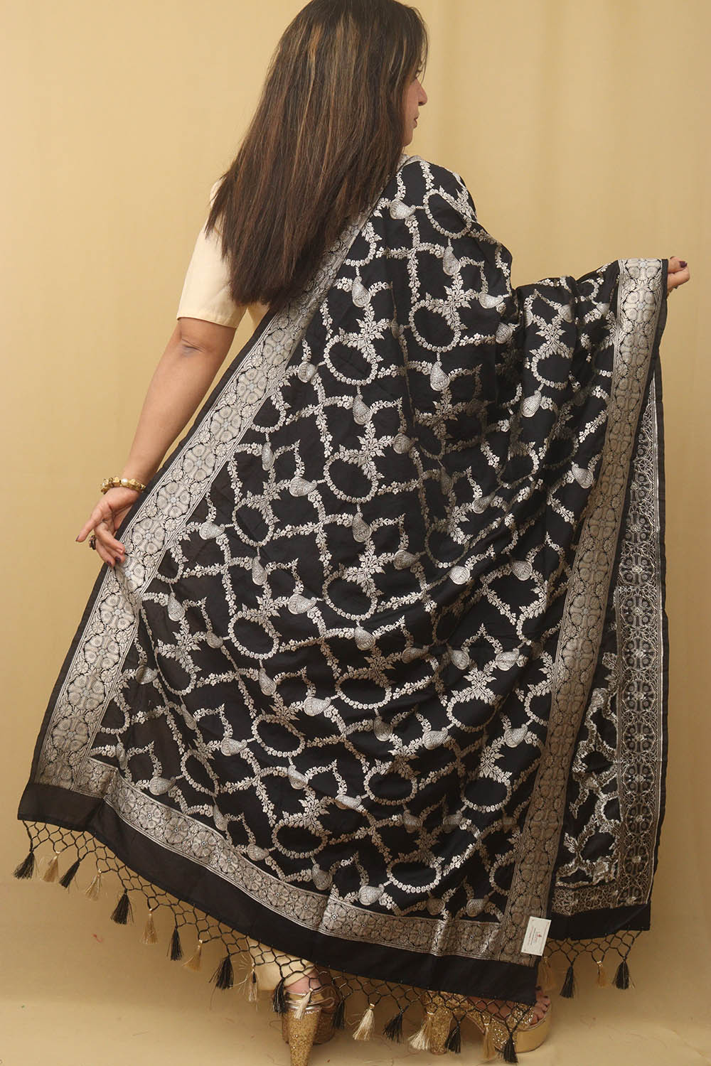 Black Banarasi Silk Sona Roopa Dupatta - Luxurion World