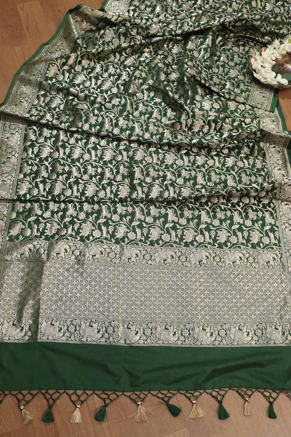 Exquisite Green Banarasi Silk Dupatta with Shikargah Design - Luxurion World