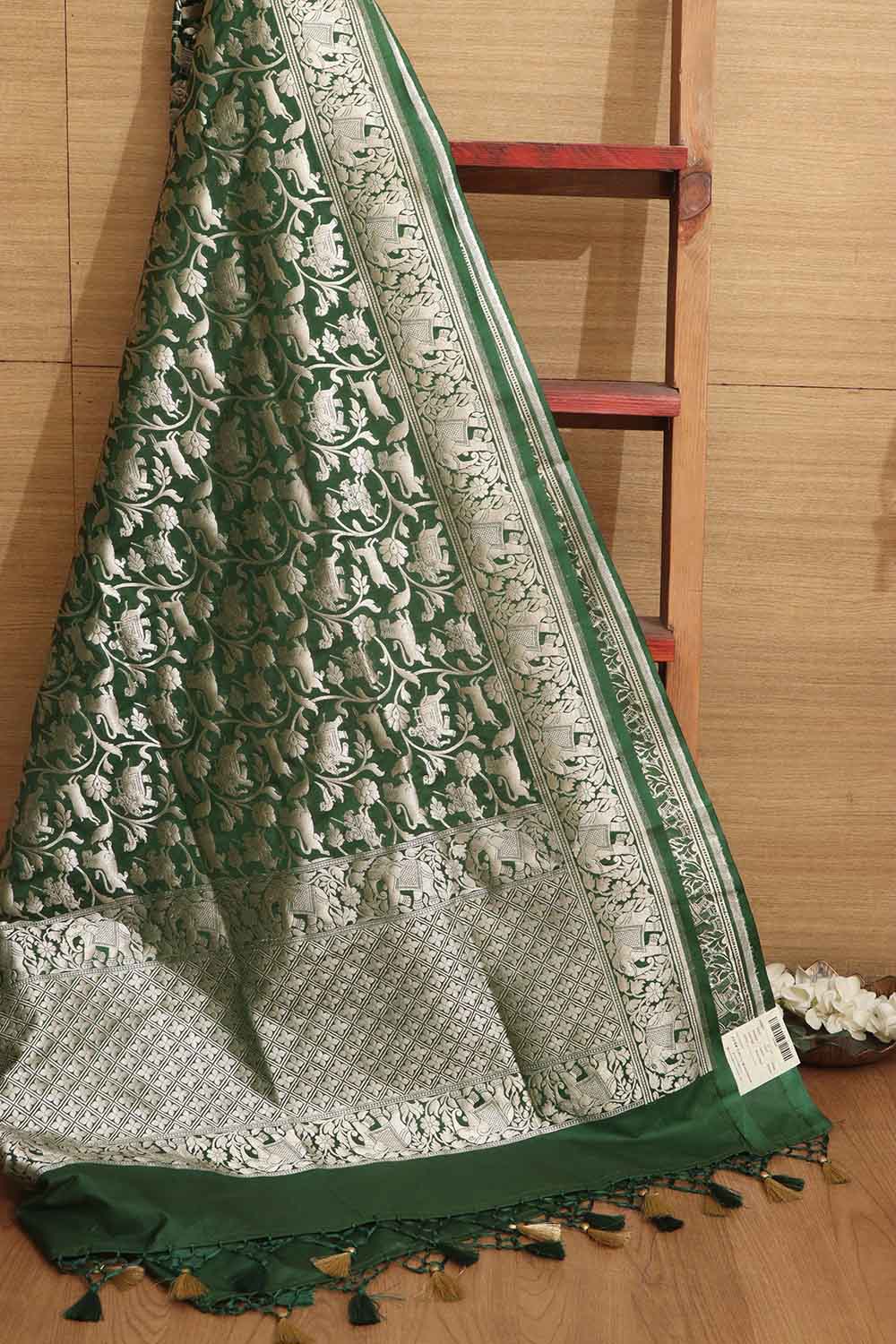 Exquisite Green Banarasi Silk Dupatta with Shikargah Design - Luxurion World