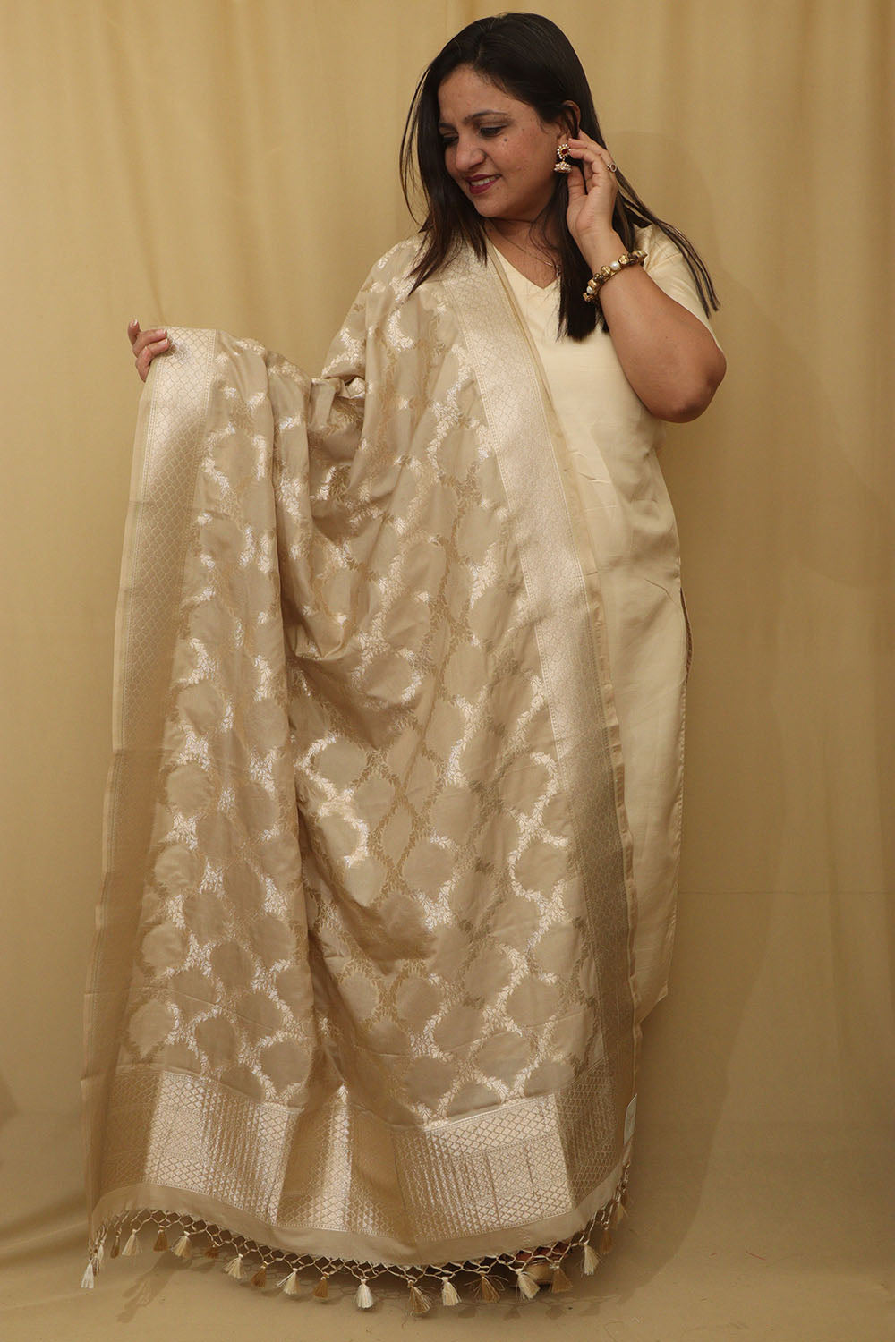 Soft and Elegant Pastel Banarasi Silk Dupatta - Luxurion World