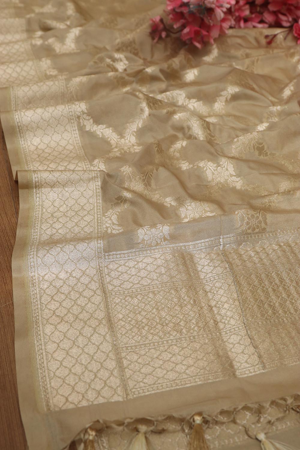 Soft and Elegant Pastel Banarasi Silk Dupatta - Luxurion World