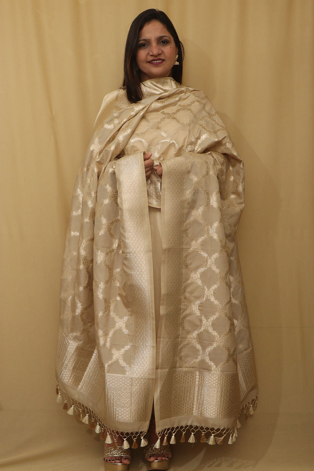 Soft and Elegant Pastel Banarasi Silk Dupatta - Luxurion World