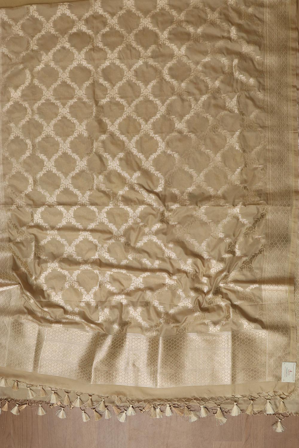 Soft and Elegant Pastel Banarasi Silk Dupatta - Luxurion World