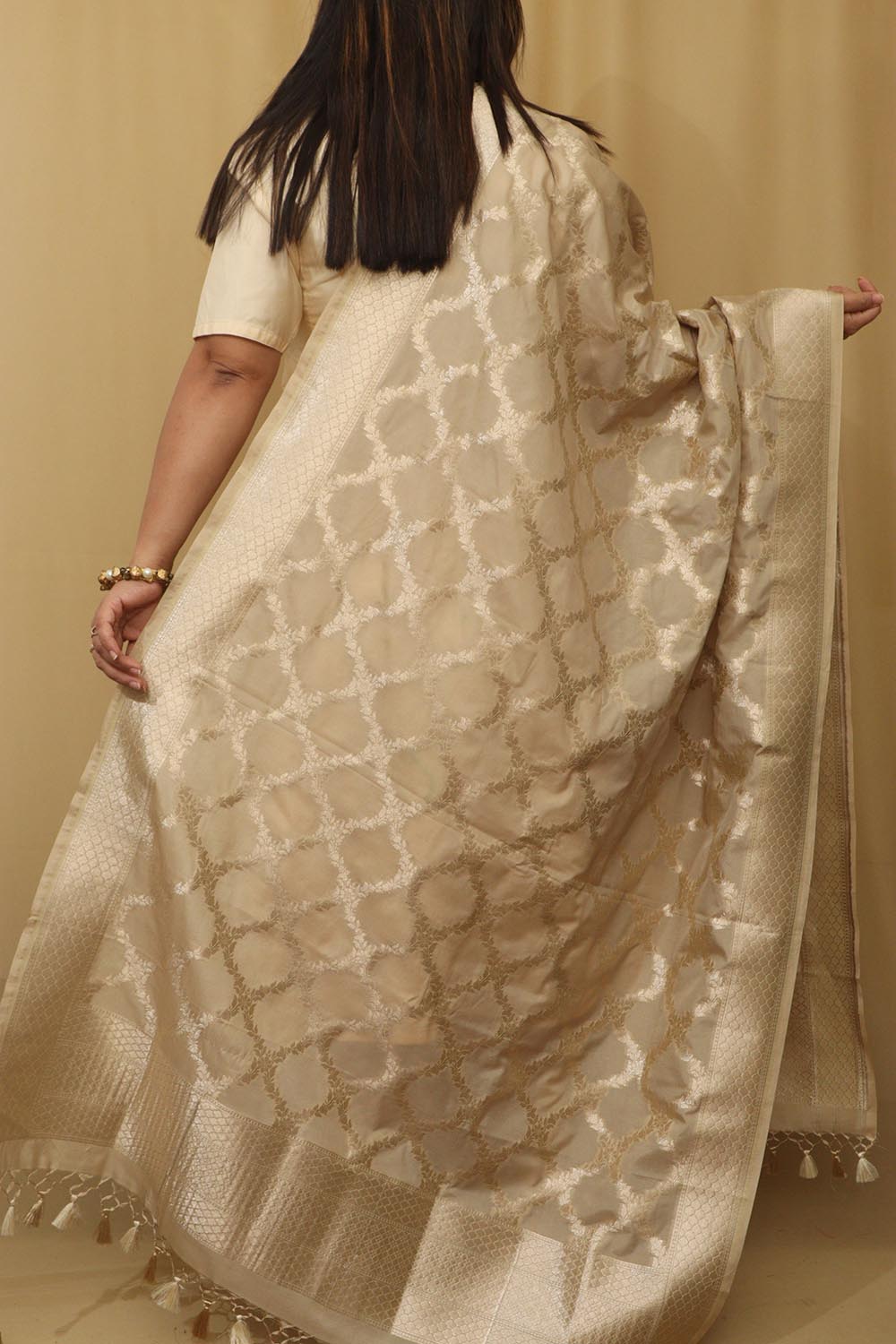 Soft and Elegant Pastel Banarasi Silk Dupatta - Luxurion World