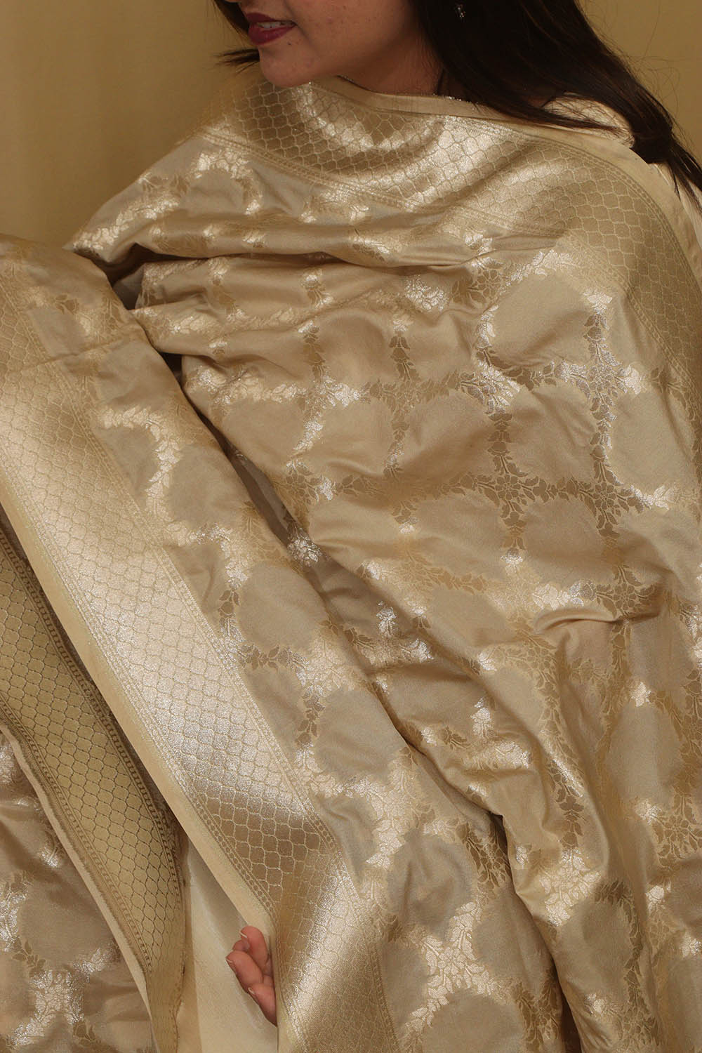 Soft and Elegant Pastel Banarasi Silk Dupatta - Luxurion World