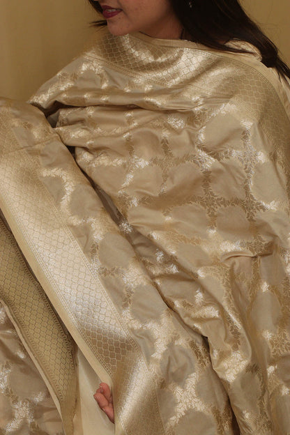 Soft and Elegant Pastel Banarasi Silk Dupatta - Luxurion World