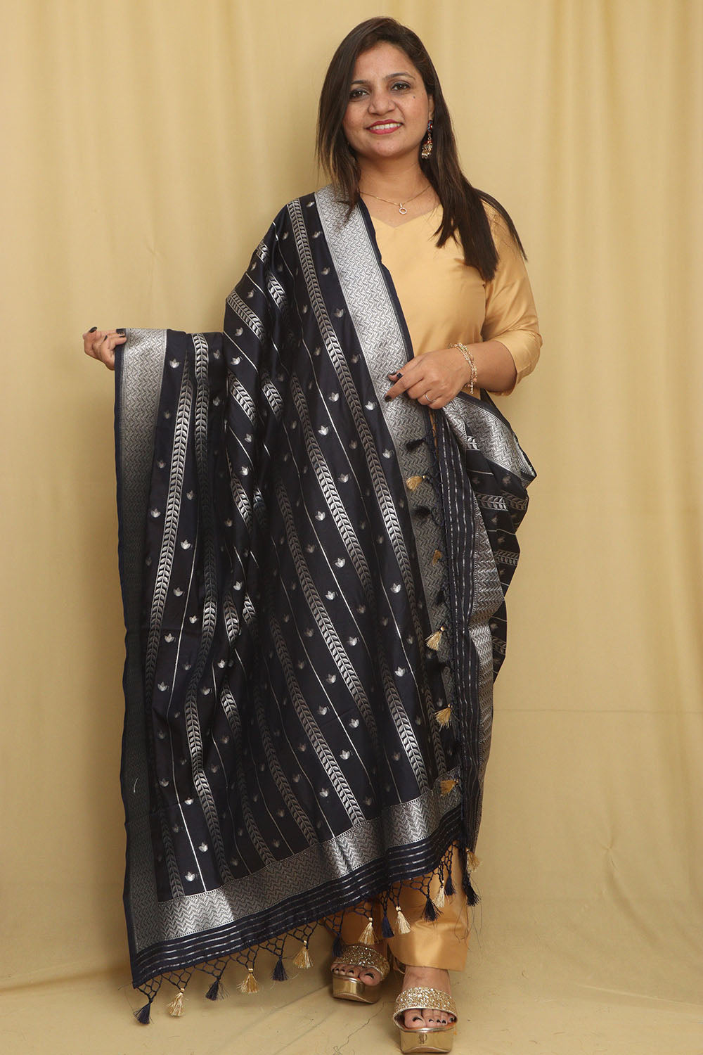 Elegant Blue Banarasi Silk Dupatta - Luxurion World- Crafted Heirlooms
