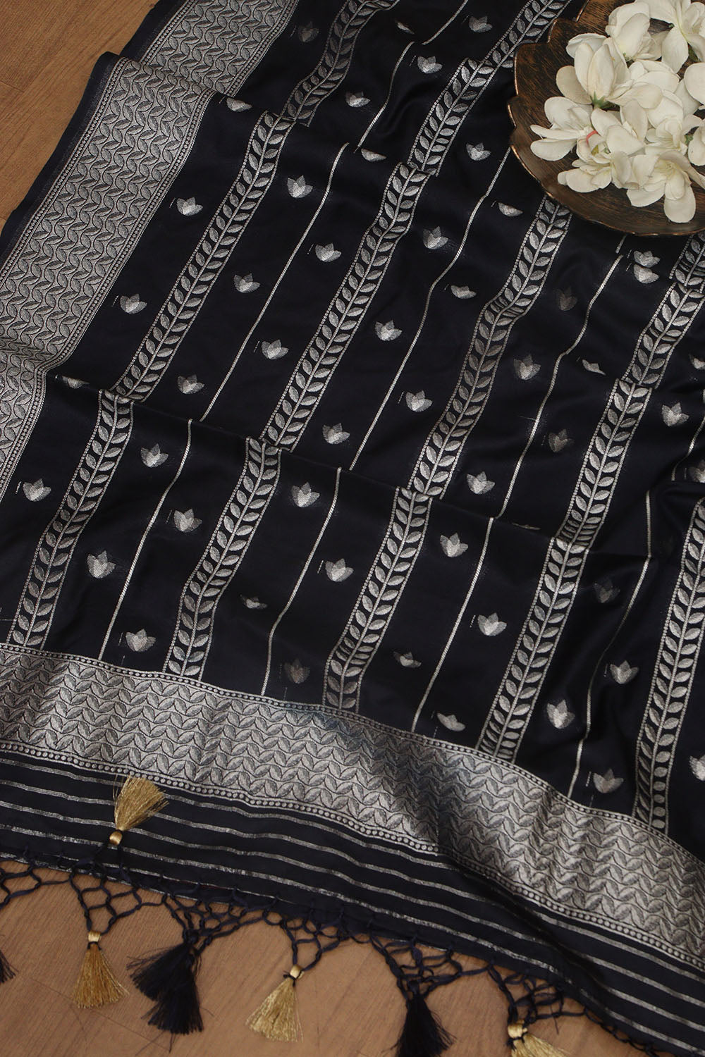Elegant Blue Banarasi Silk Dupatta - Luxurion World- Crafted Heirlooms