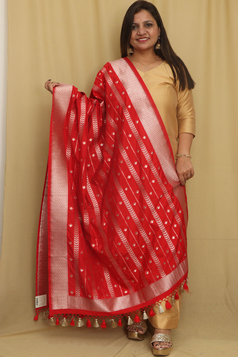 Elegant Red Banarasi Silk Dupatta - Luxurion World
