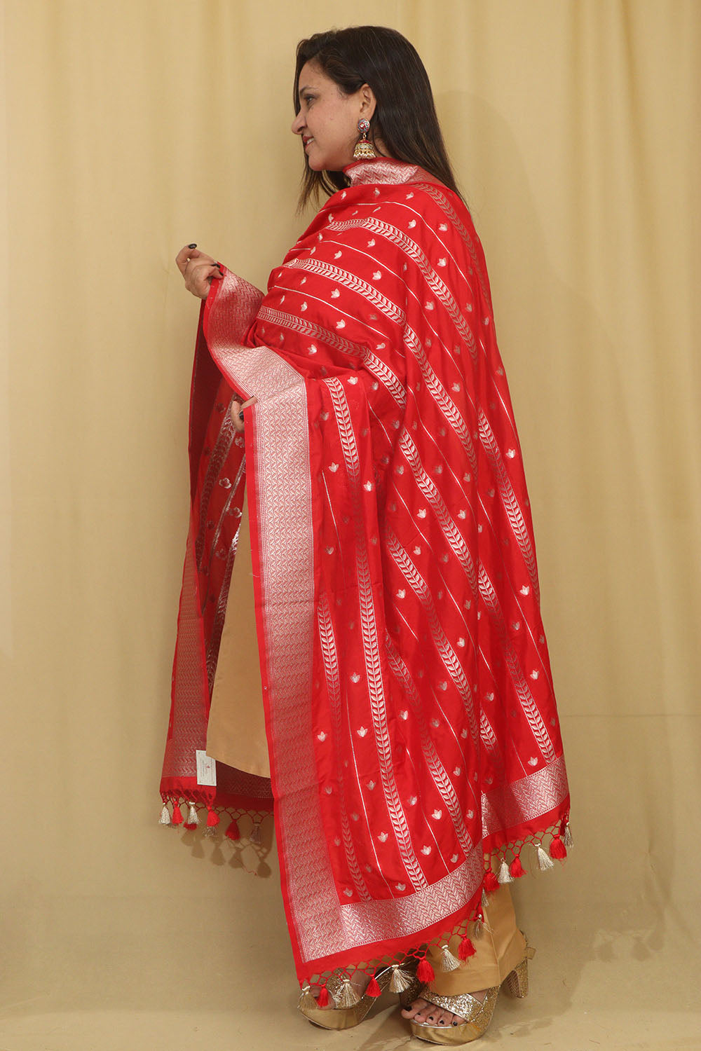 Elegant Red Banarasi Silk Dupatta - Luxurion World