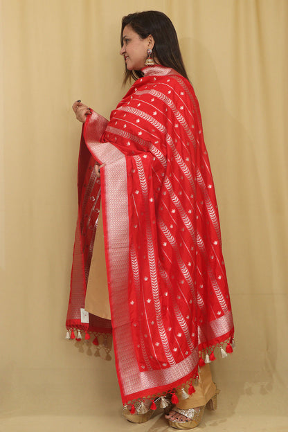Elegant Red Banarasi Silk Dupatta - Luxurion World