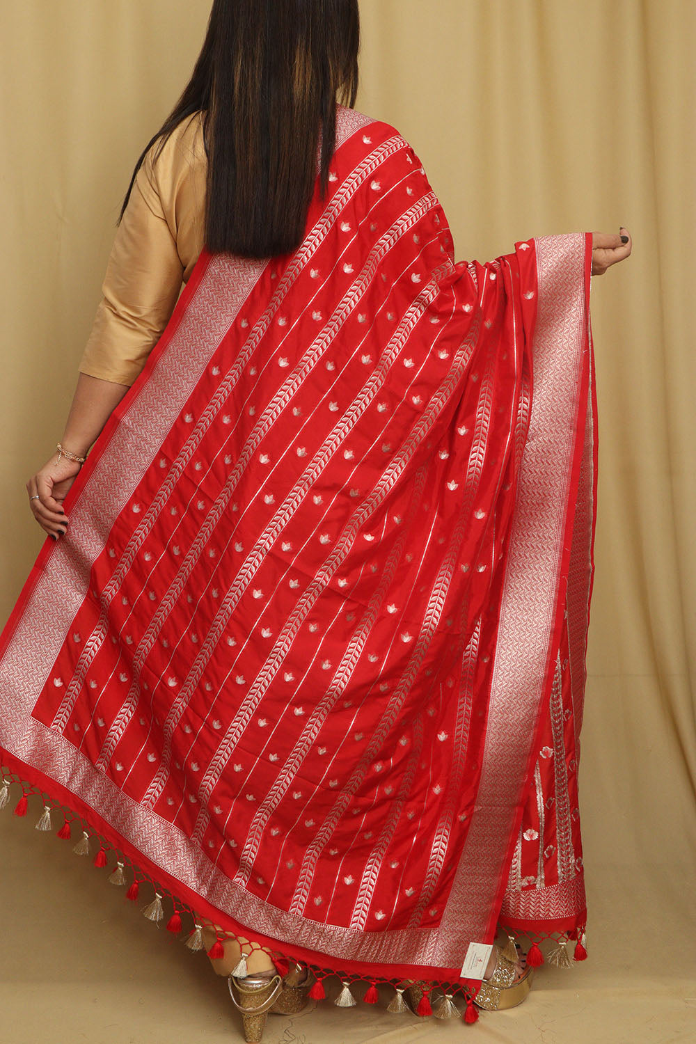 Elegant Red Banarasi Silk Dupatta - Luxurion World