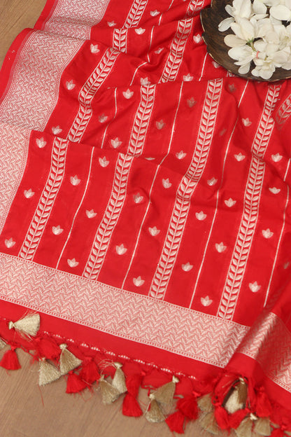 Elegant Red Banarasi Silk Dupatta - Luxurion World