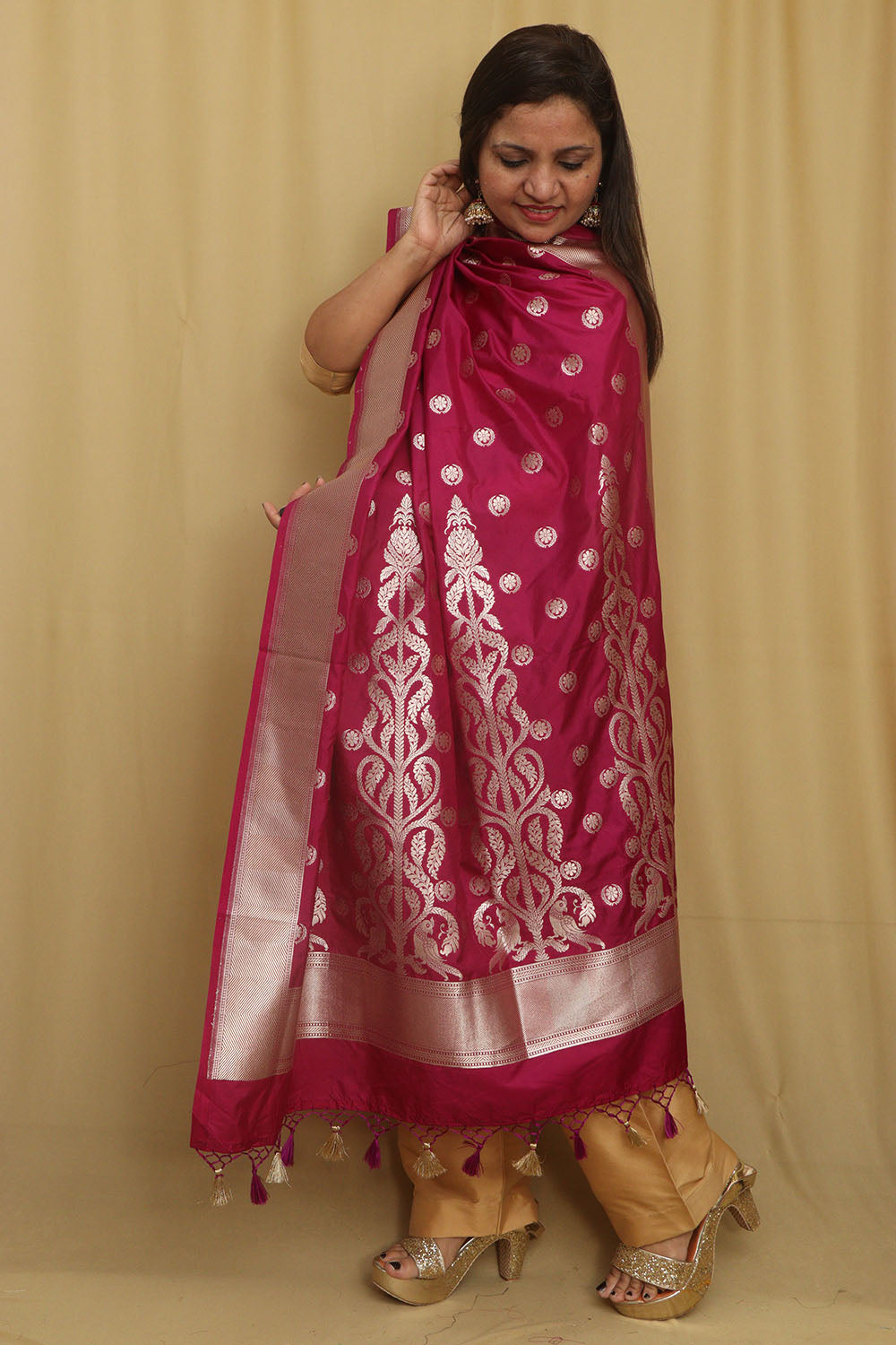 Beautiful Pink Banarasi Silk Dupatta - Luxurion World- Crafted Heirlooms