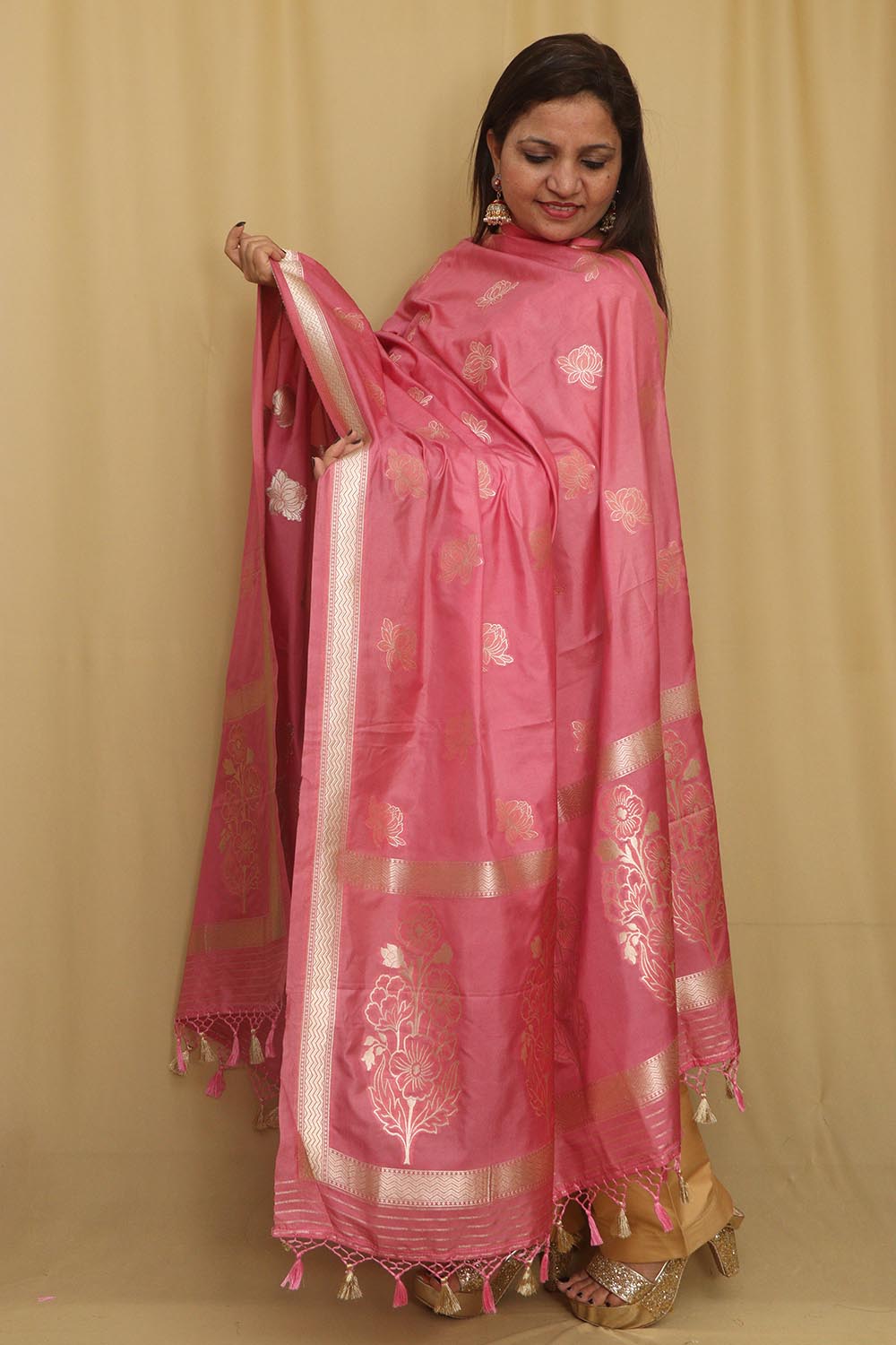 Pretty in Pink: Banarasi Silk Dupatta - Luxurion World