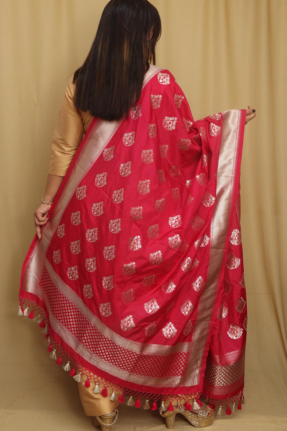 Stunning Pink Banarasi Silk Dupatta - Perfect Accessory - Luxurion World