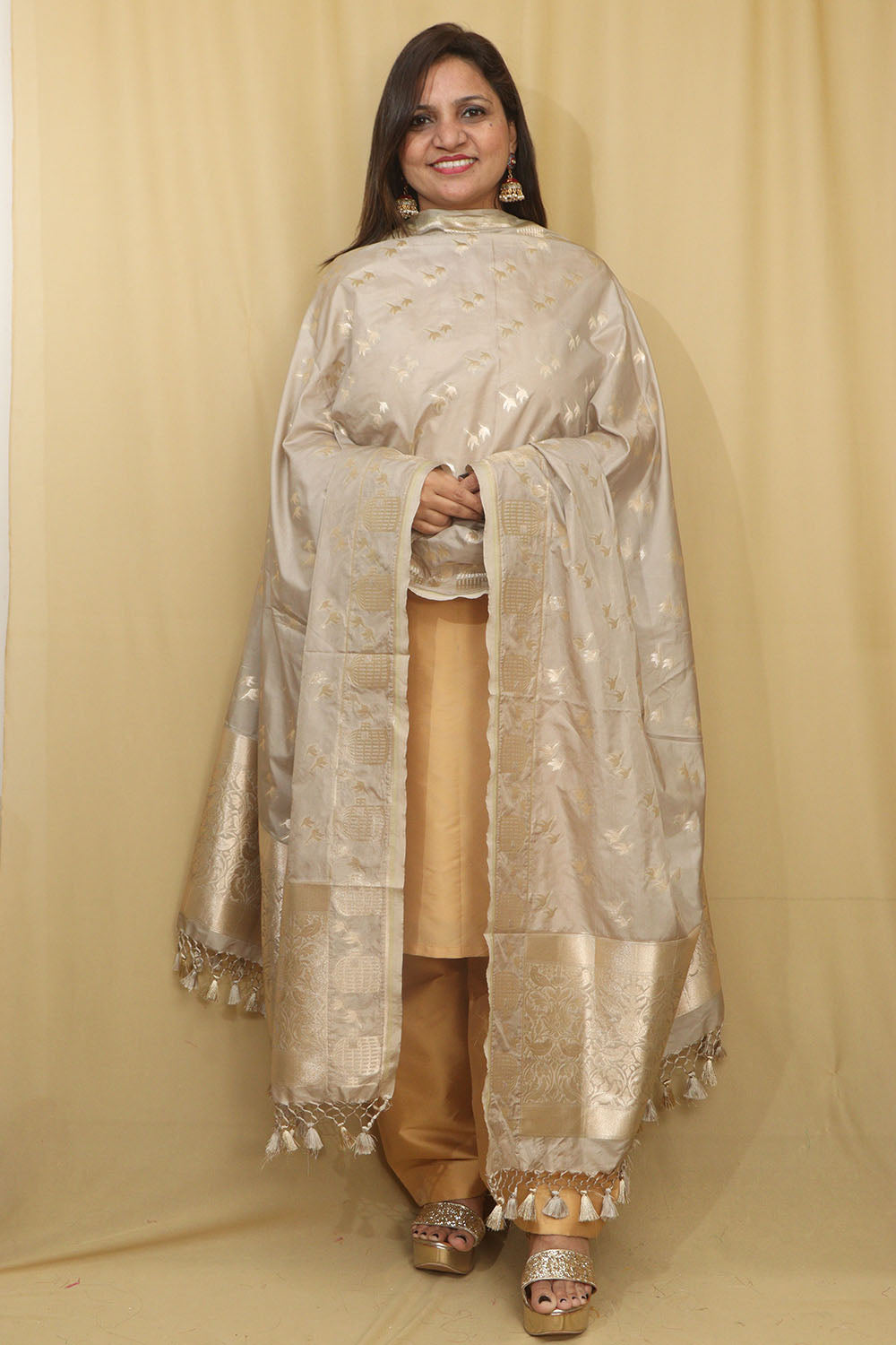 Soft and Elegant Pastel Banarasi Silk Dupatta - Luxurion World