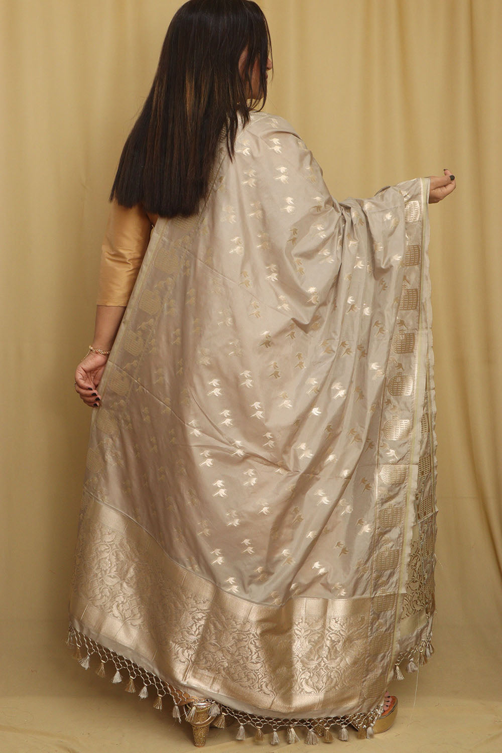 Soft and Elegant Pastel Banarasi Silk Dupatta - Luxurion World