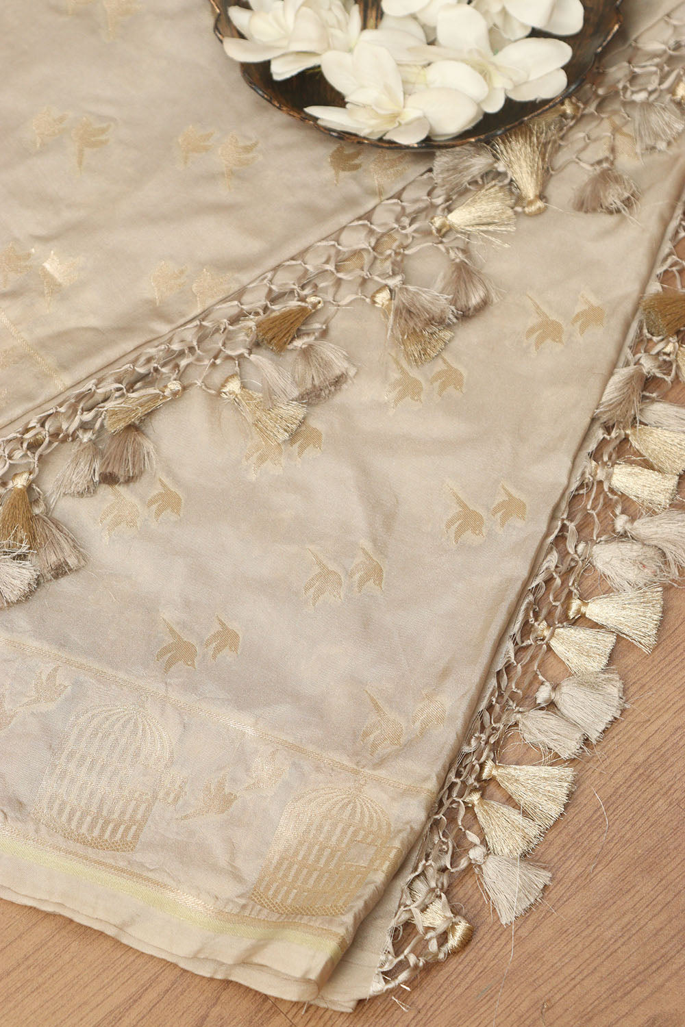 Soft and Elegant Pastel Banarasi Silk Dupatta - Luxurion World